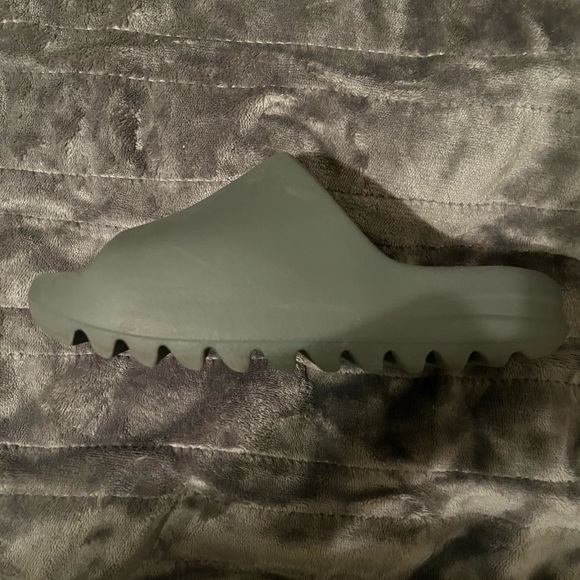 Slate Grey Yeezy Slides, Size 4 - Picture 6 of 12